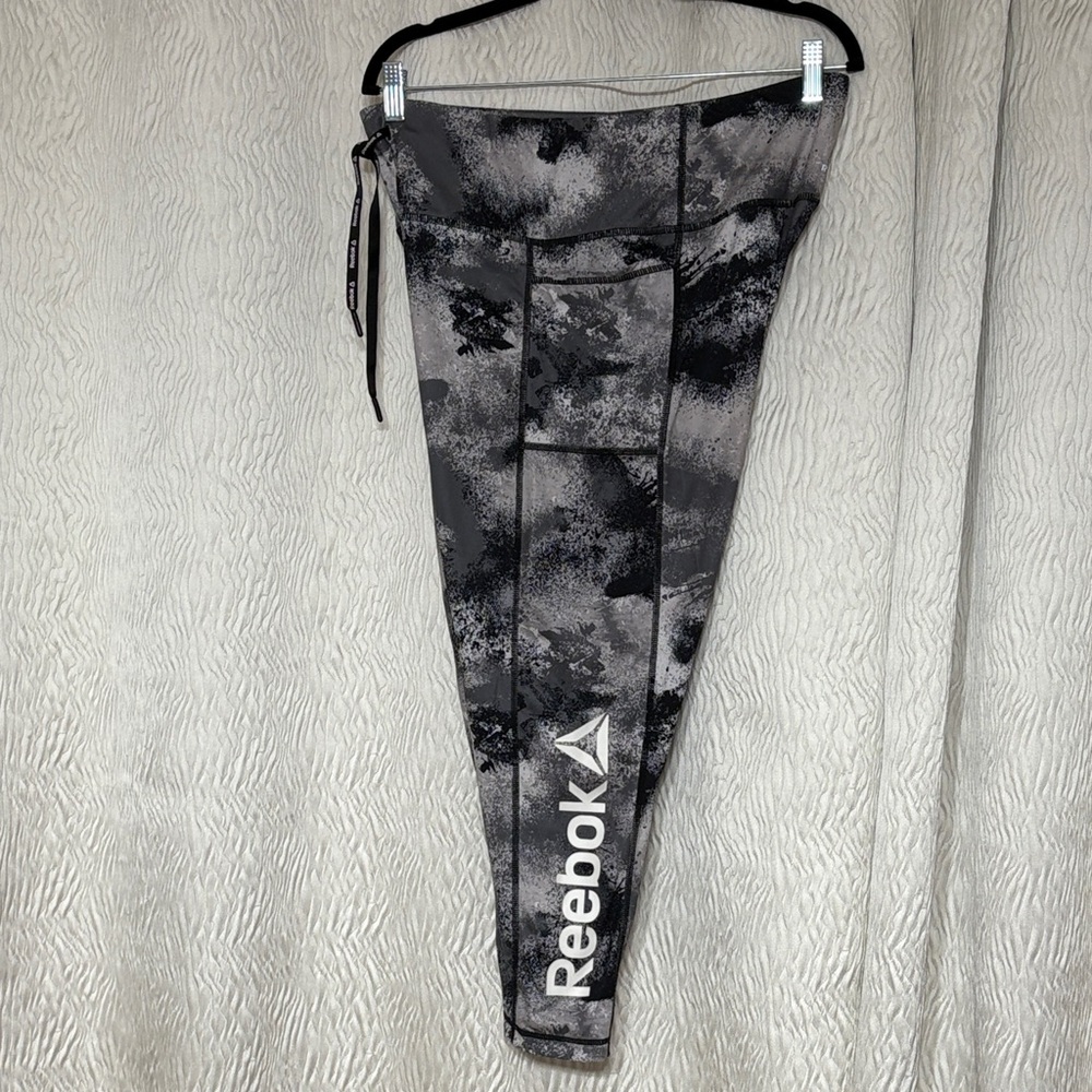 Reebok Women’s Monochrome Abstract Leggings- Size XLarge